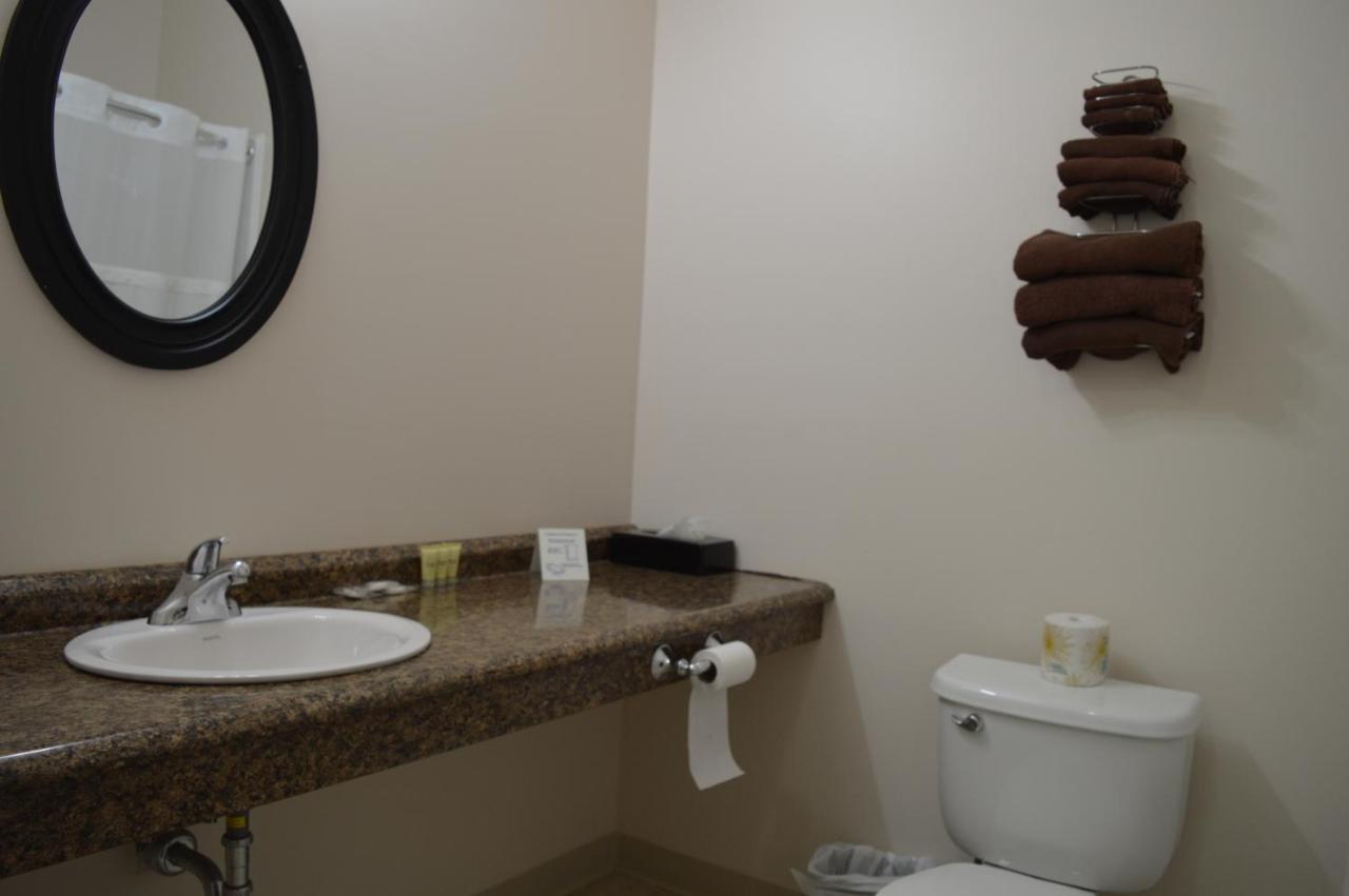 Auberge Macdonald Guest Inn Iroquois Falls Εξωτερικό φωτογραφία
