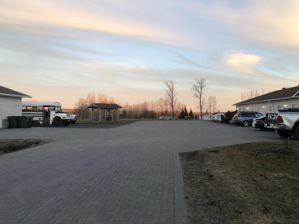Auberge Macdonald Guest Inn Iroquois Falls Εξωτερικό φωτογραφία