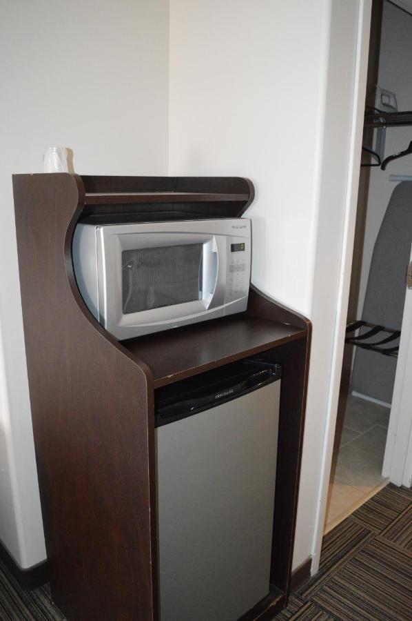 Auberge Macdonald Guest Inn Iroquois Falls Εξωτερικό φωτογραφία
