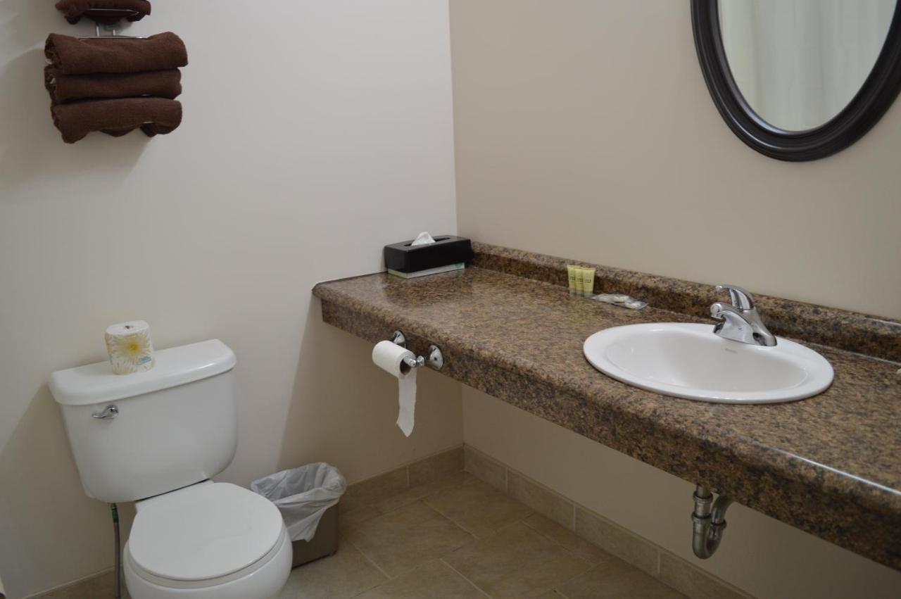 Auberge Macdonald Guest Inn Iroquois Falls Εξωτερικό φωτογραφία