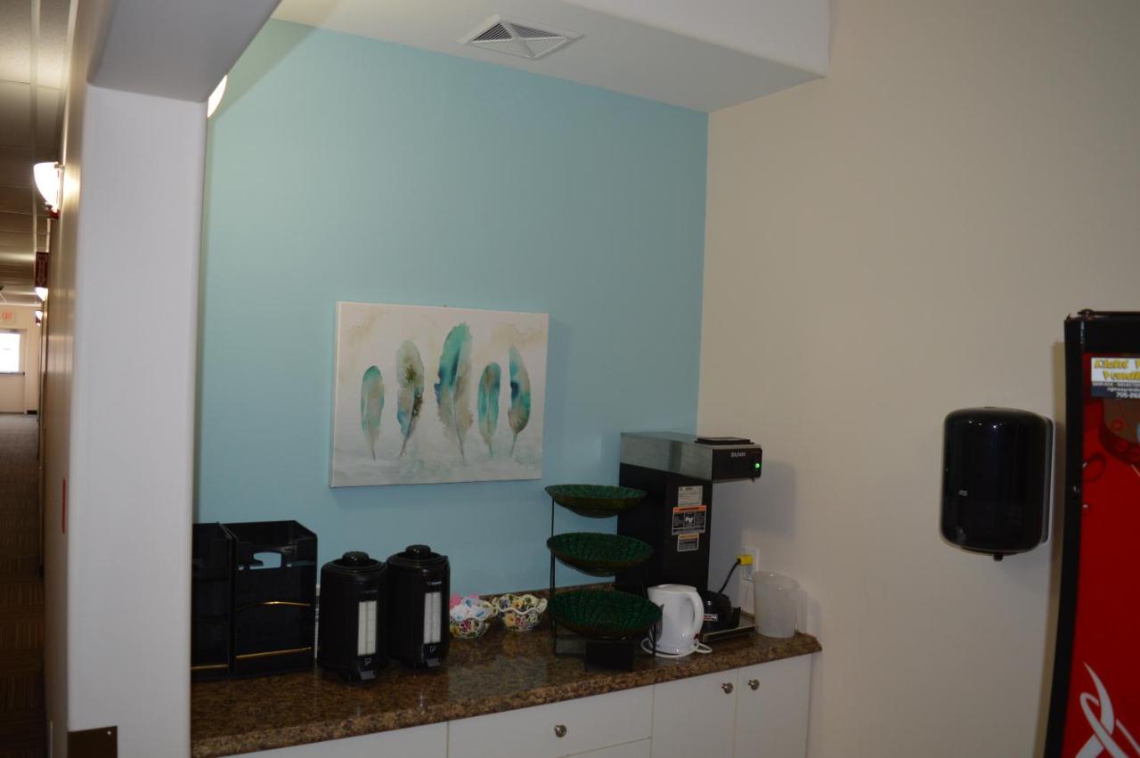 Auberge Macdonald Guest Inn Iroquois Falls Εξωτερικό φωτογραφία