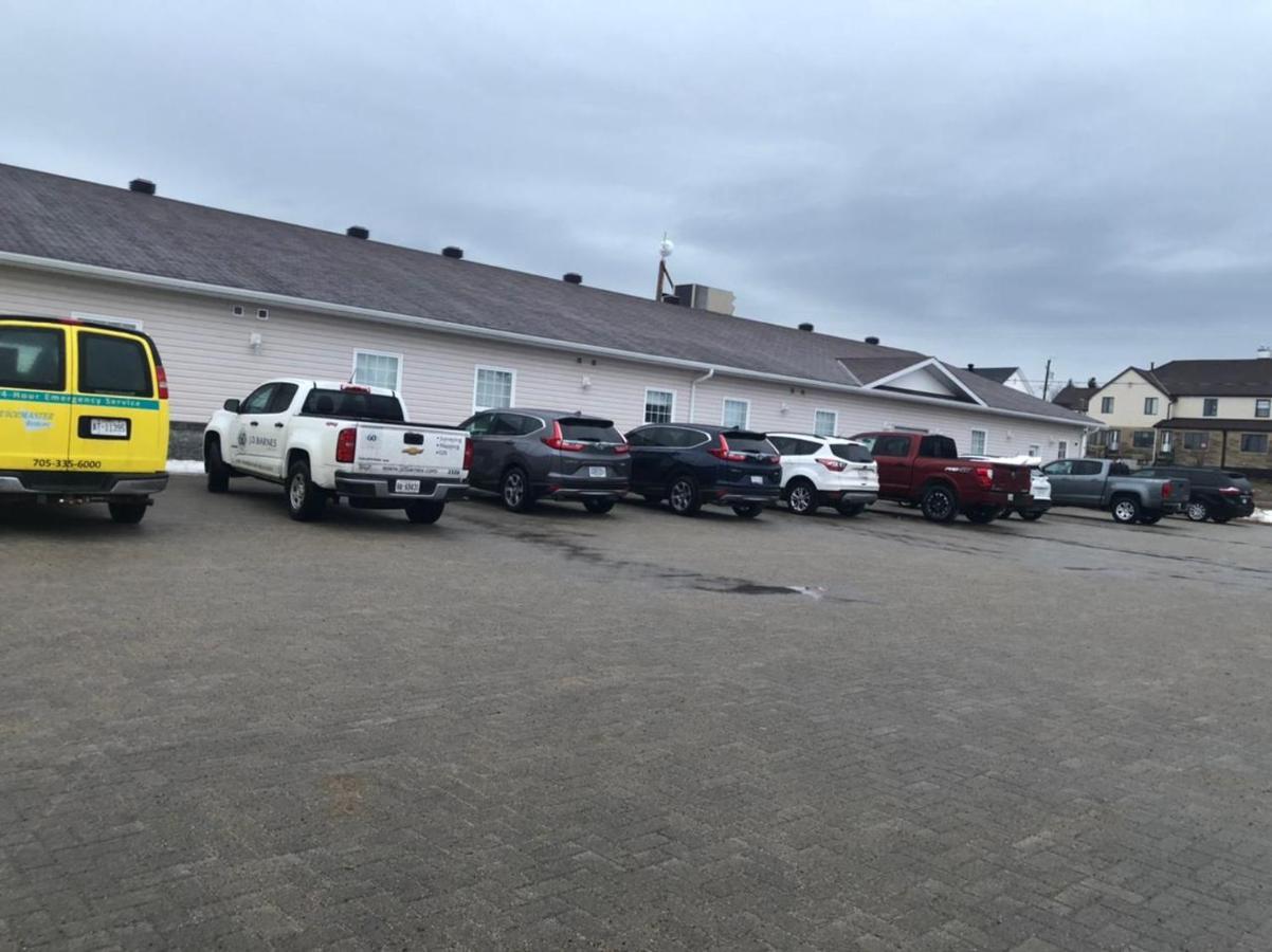Auberge Macdonald Guest Inn Iroquois Falls Εξωτερικό φωτογραφία