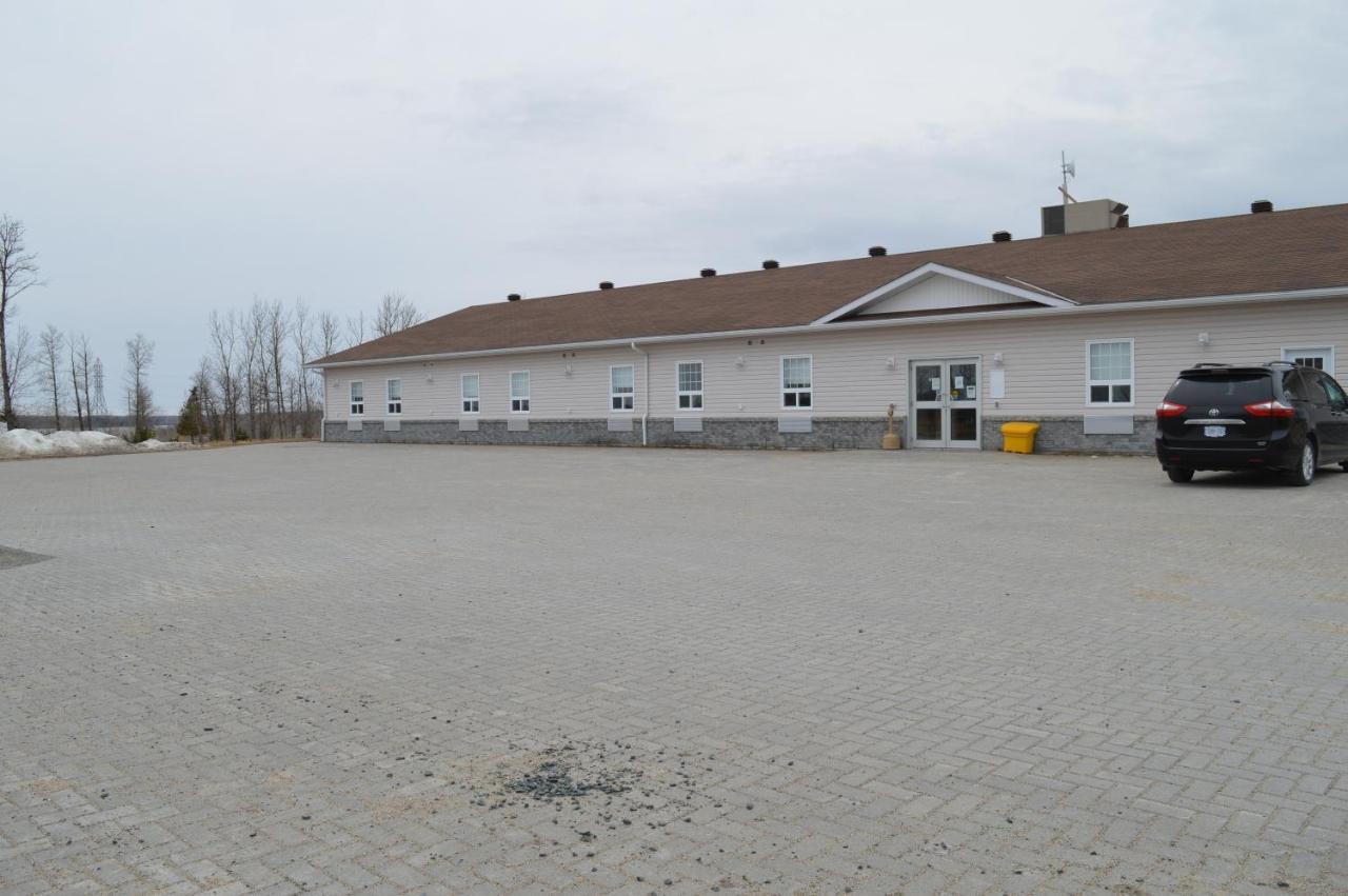 Auberge Macdonald Guest Inn Iroquois Falls Εξωτερικό φωτογραφία