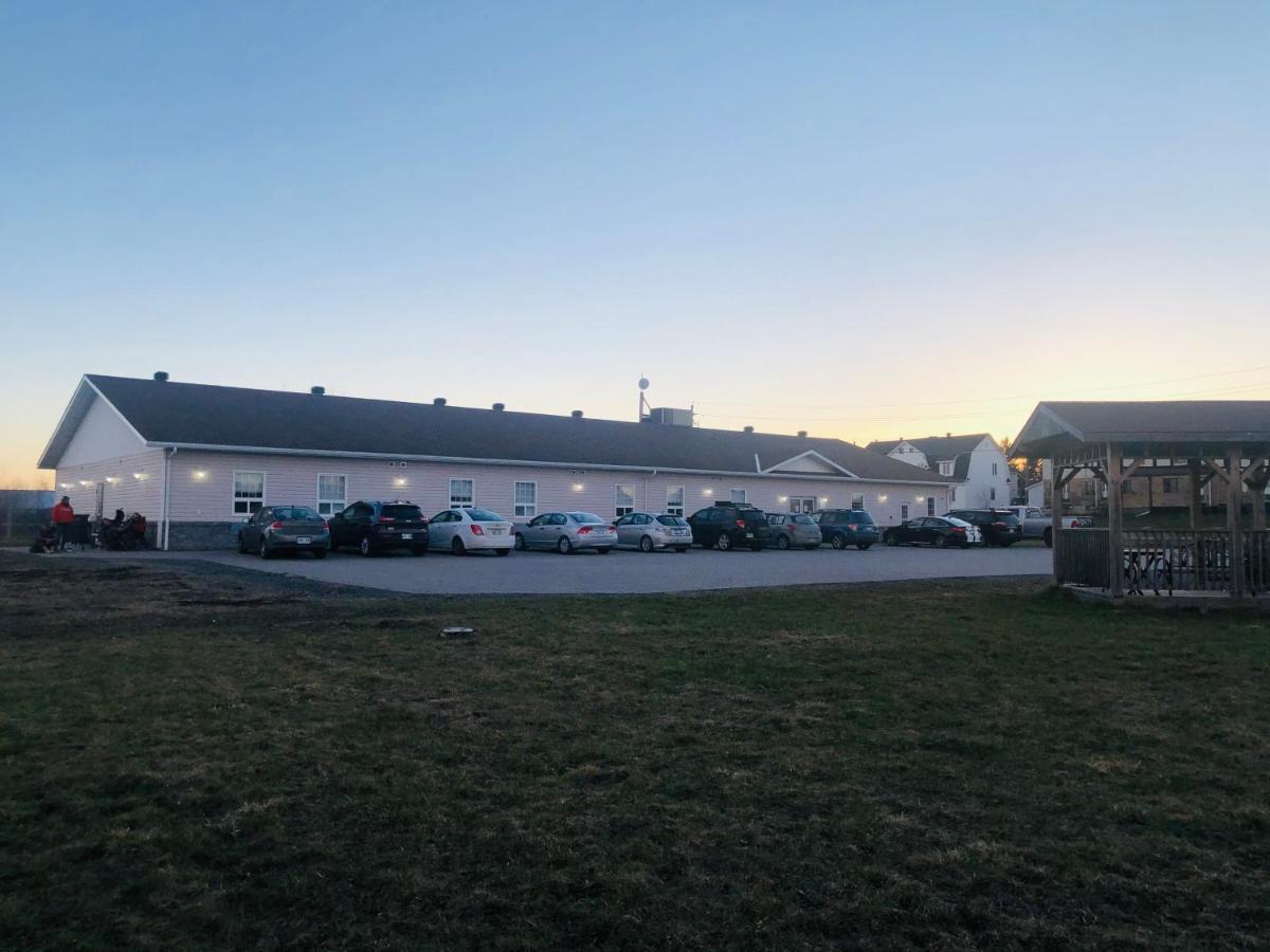 Auberge Macdonald Guest Inn Iroquois Falls Εξωτερικό φωτογραφία